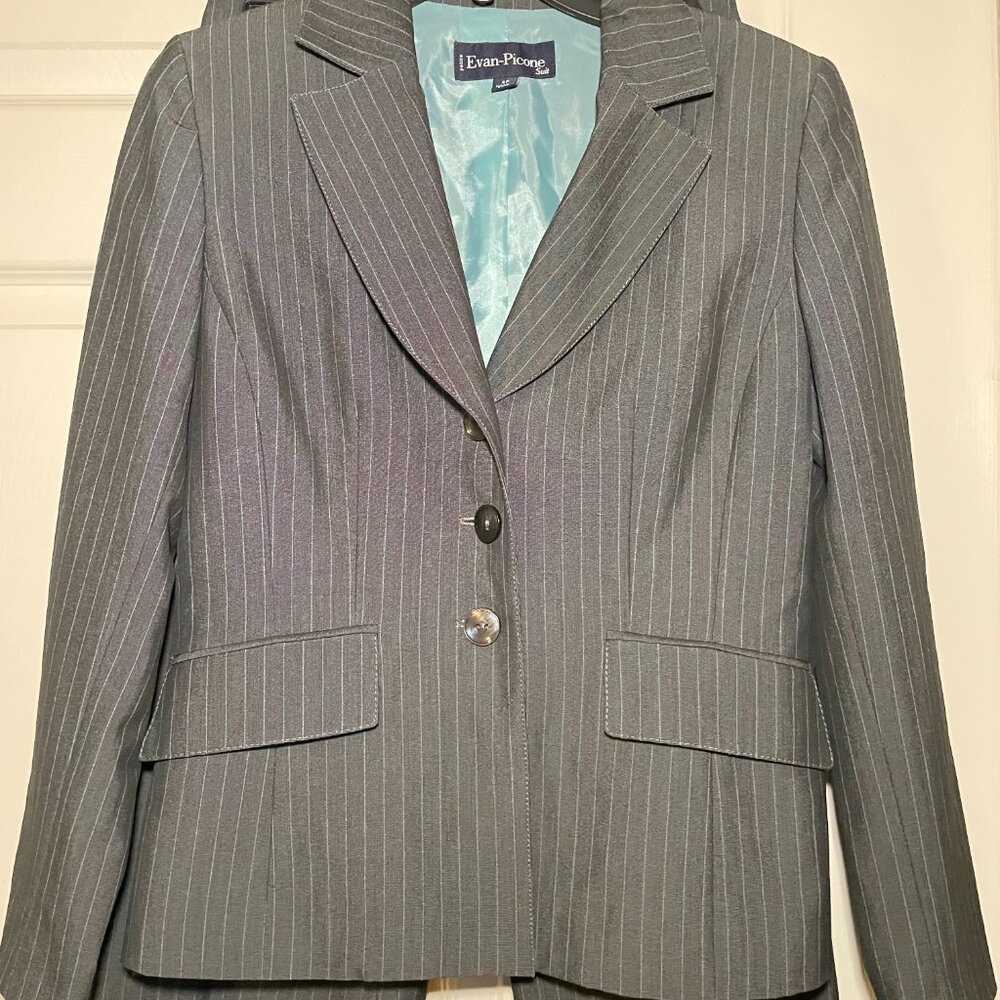 Evan Picone Women 2 Piece Grey & Blue pinstriped Suit w/linen
